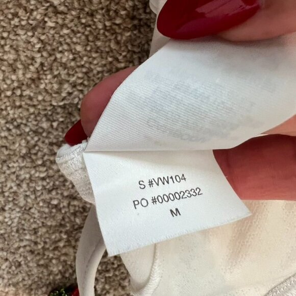 Vuori White Yosemite Sports Lounge Bra Size Medium NWOT - Picture 6 of 7